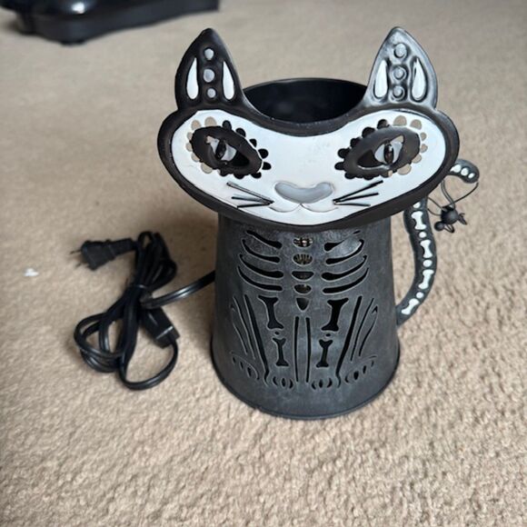Very Superstitious Cat Halloween Scentsy Warmer NIB - Picture 2 of 7